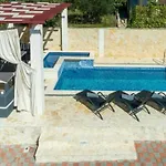 Lara With Pool And Sea View 빌라