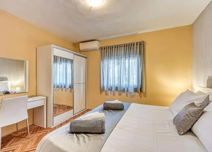 Villa Lara With Pool And Sea View *